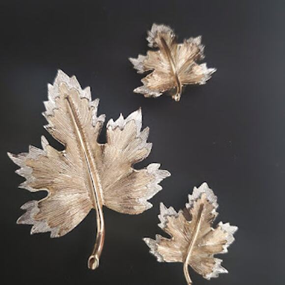 Sarah Coventry Vintage Maple Leaf Brooch & Clip On Earrings Silver and Gold Tone - Picture 4 of 5
